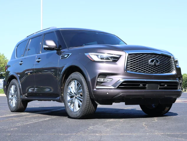 2023 INFINITI QX80 LUXE