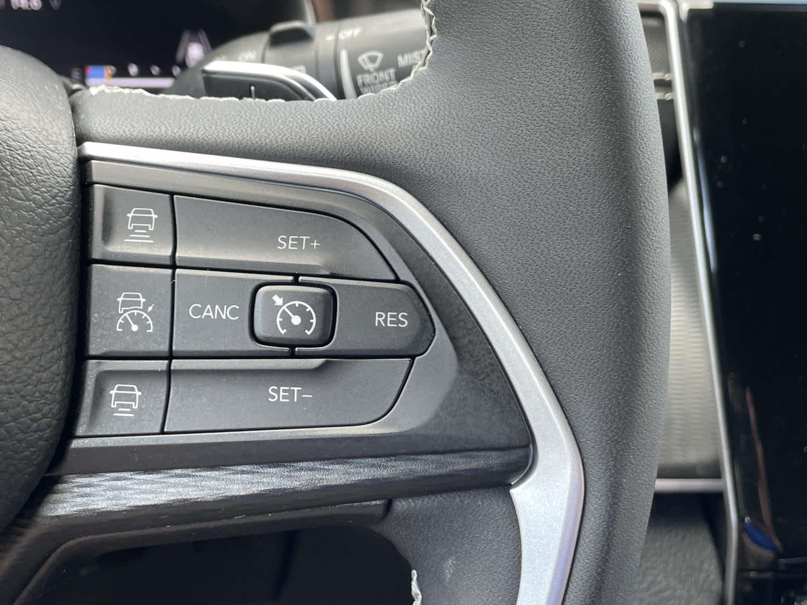 Used 2023 Whi/white Jeep Altitude image 35
