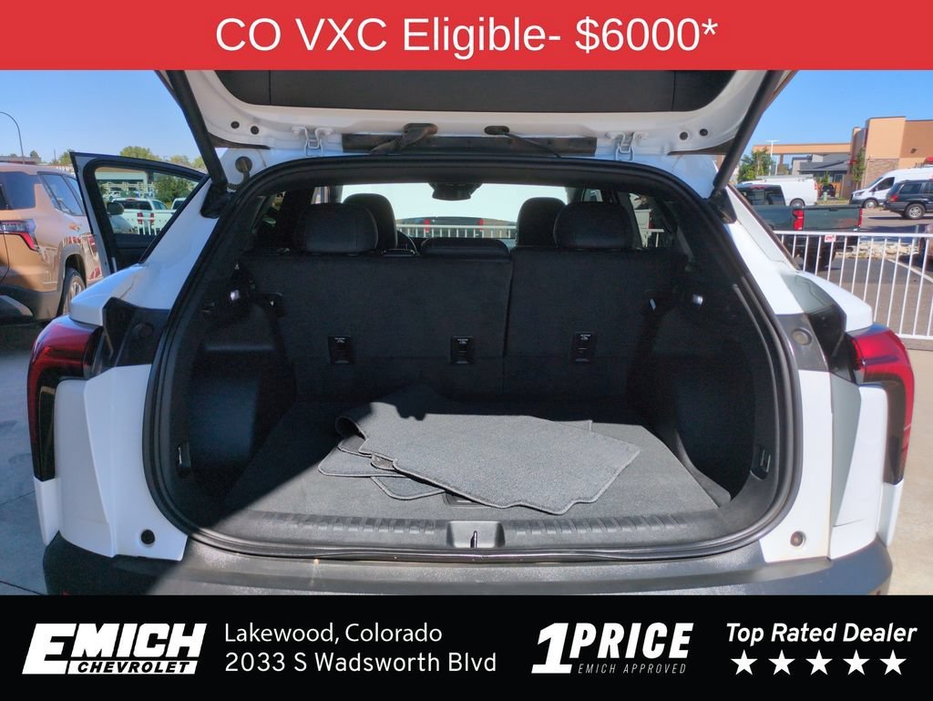 Used 2024 Summit White Chevrolet LT image 22