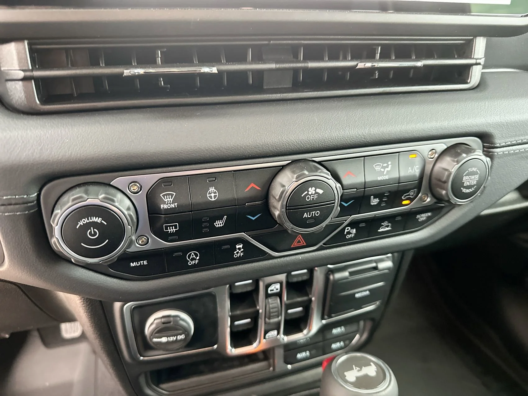 2025 Jeep Wrangler 4-Door Sahara - Photo 18