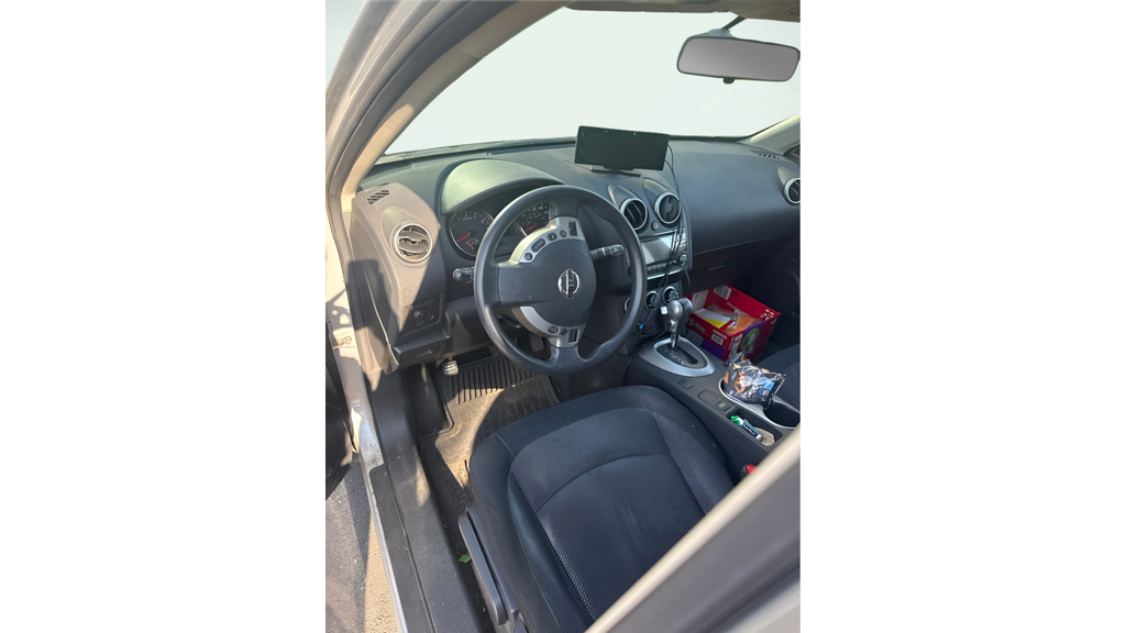 Used 2013 Brilliant Silver Nissan S image 11