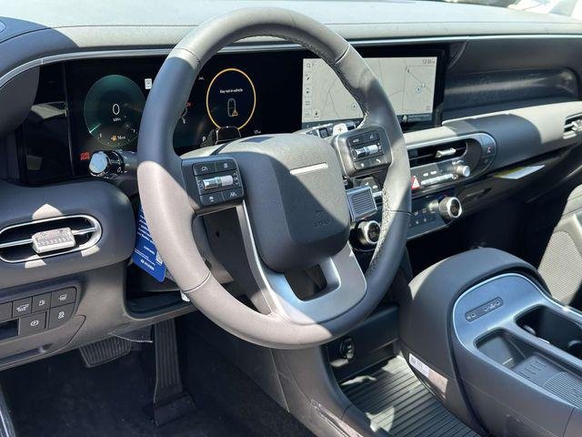 New 2026 Black Hyundai SEL 8P image 2