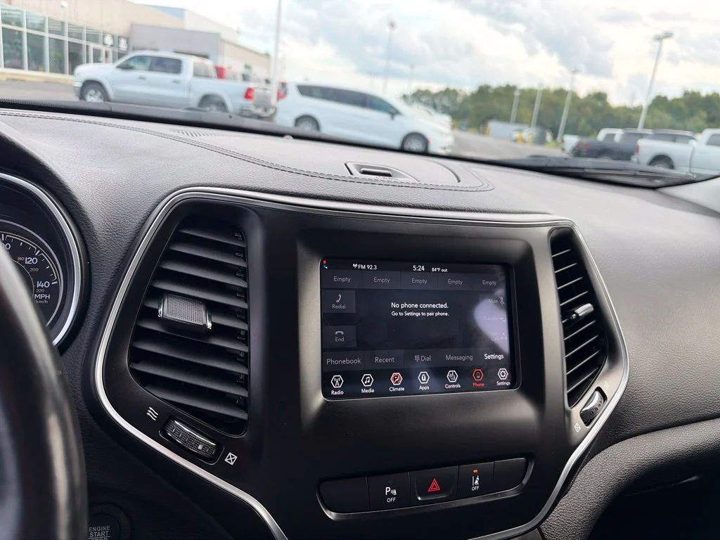 Certified Used 2021 Green Jeep Latitude Lux image 34