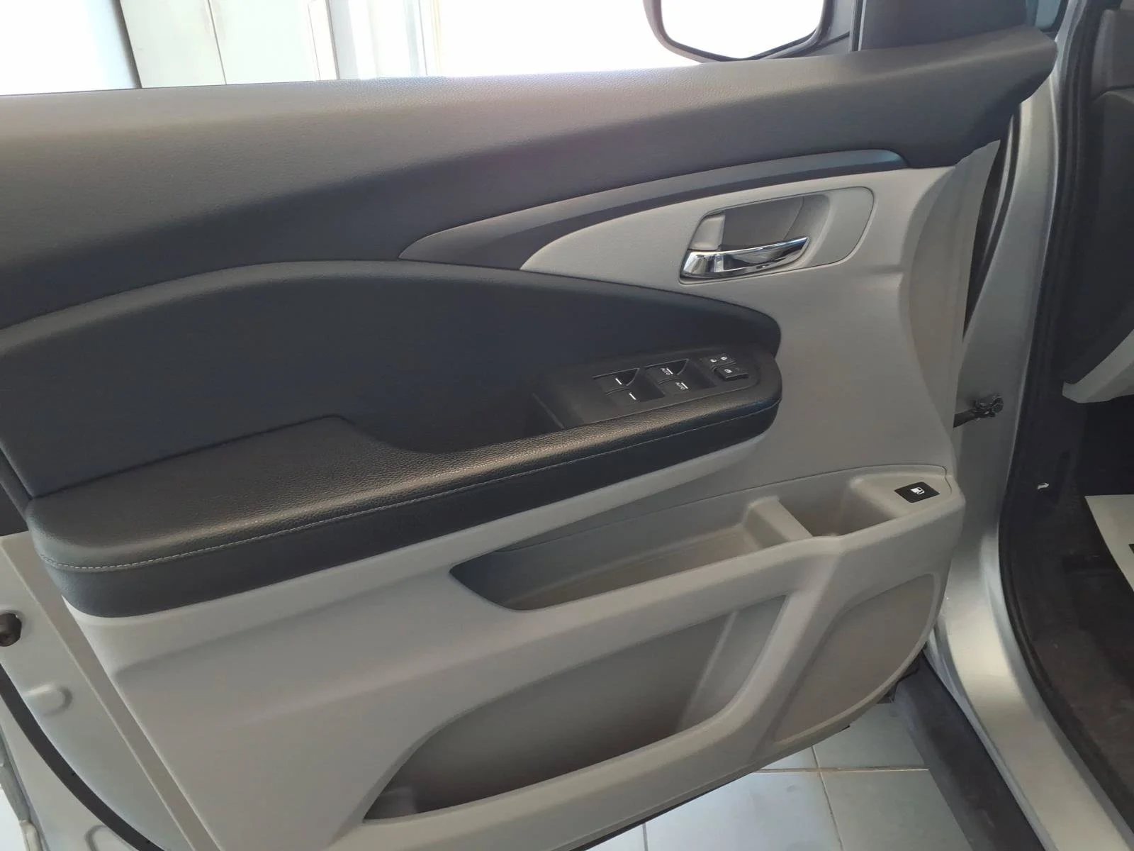 Used 2017 Lunar Silver Metallic Honda RTL-T image 20