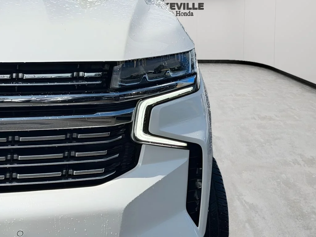 Used 2023 Iridescent Pearl Tricoat Chevrolet Premier image 6
