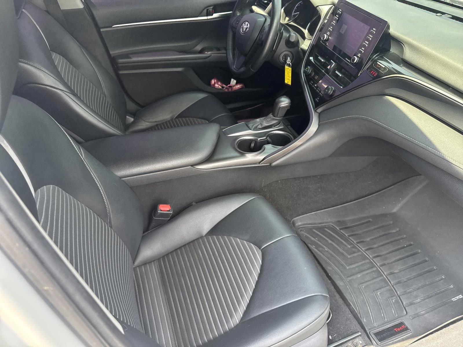 Used 2021 Super White Toyota SE Nightshade image 34