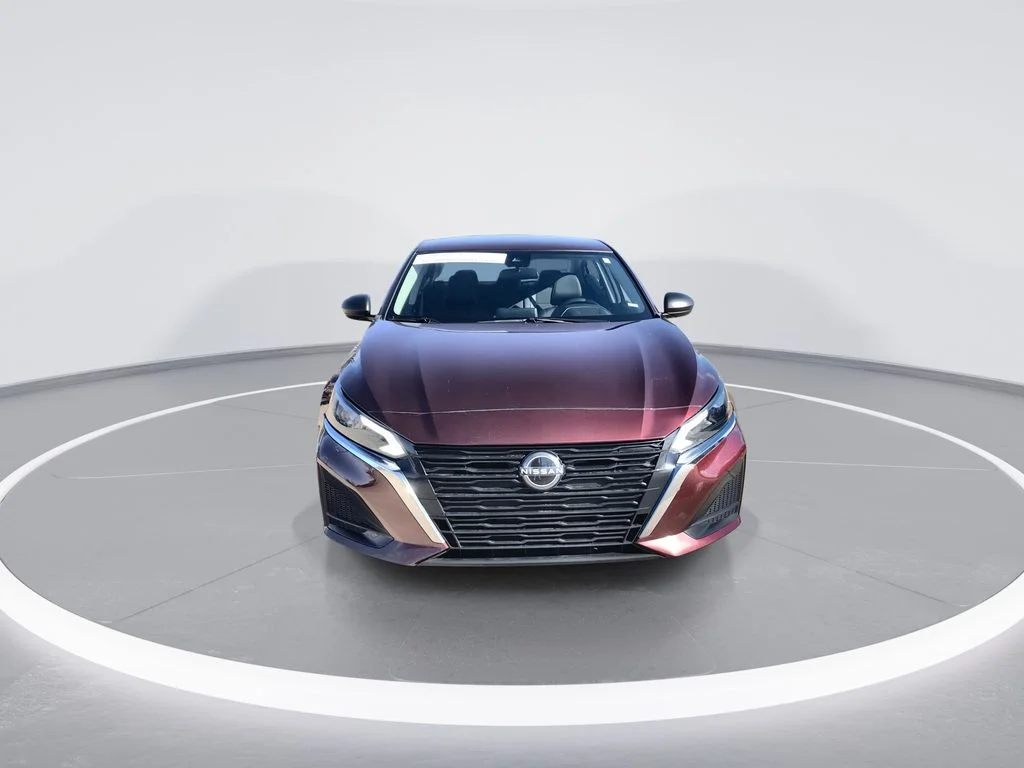 Used 2024 Red Nissan 2.5 SV image 3