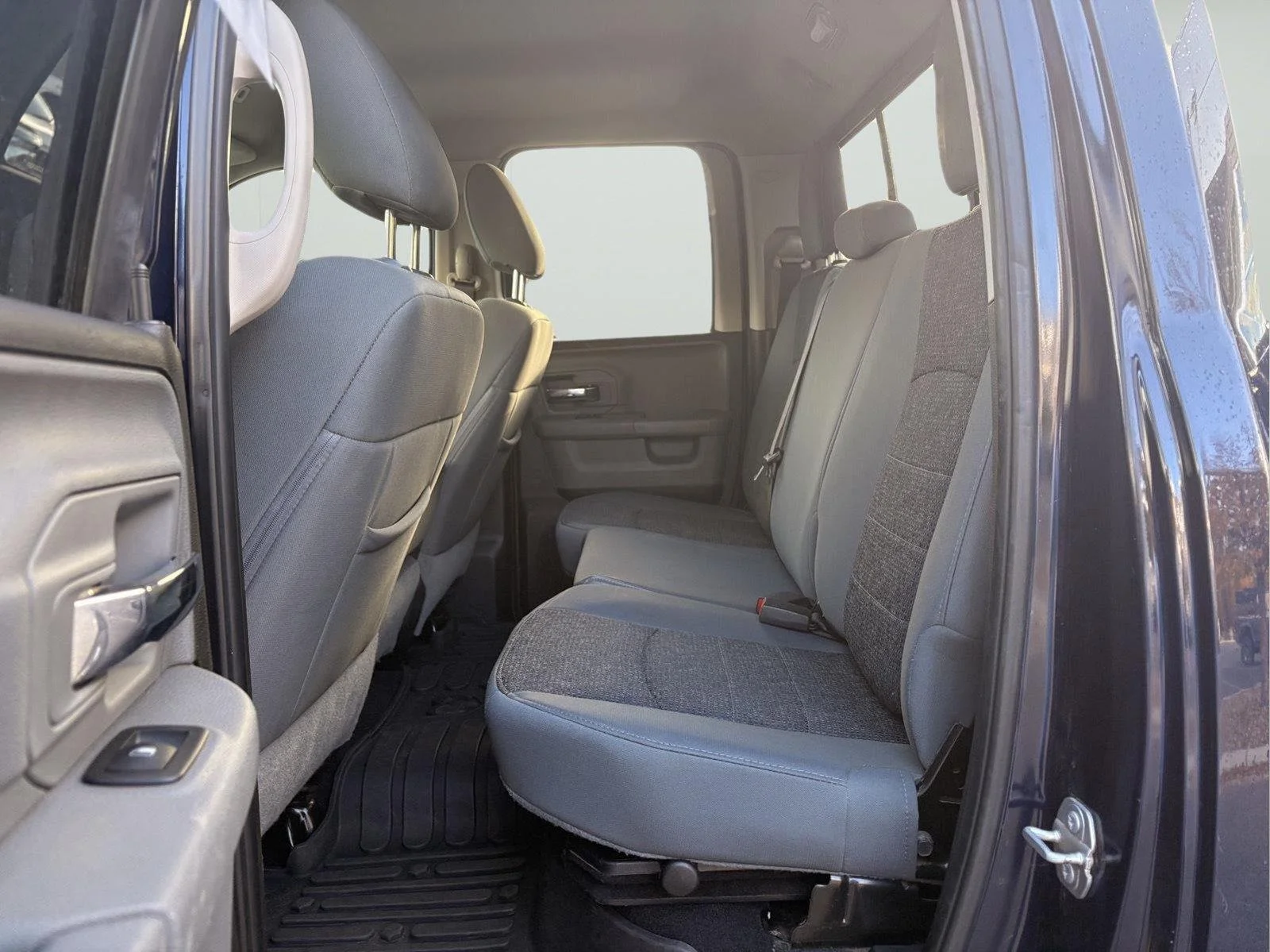 Used 2018 True Blue Pearlcoat Ram Big Horn image 9