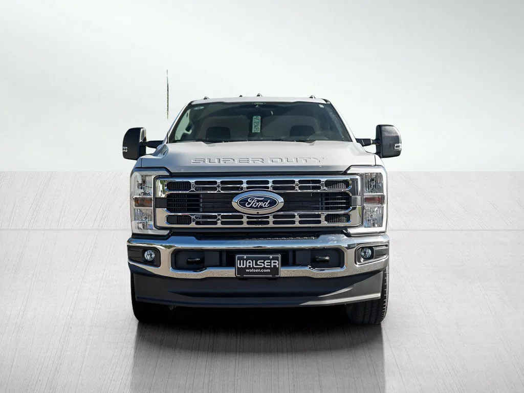 New 2027 Oxford White Ford F-350® XLT image 2
