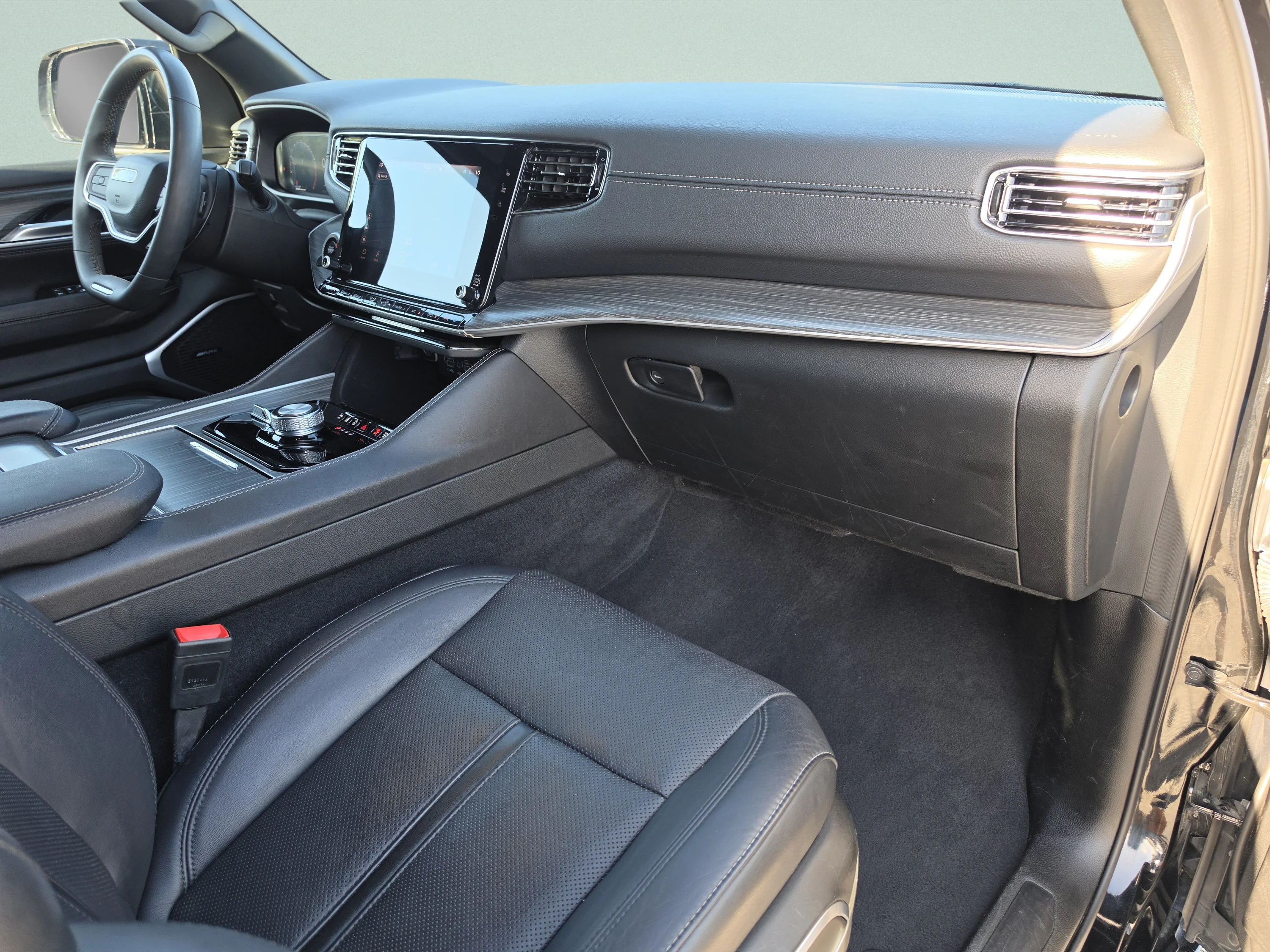Used 2024 Diamond Black Crystal Pearlcoat Jeep Series II image 18