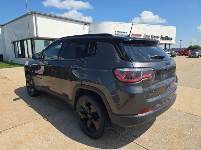Certified Used 2019 Granite Crystal Metallic Clearcoat Jeep Altitude image 5