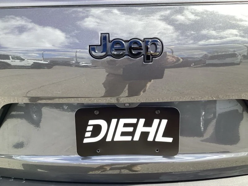 New 2026 Baltic Gray Metallic Clear-Coat Exterior Paint Jeep Altitude image 12