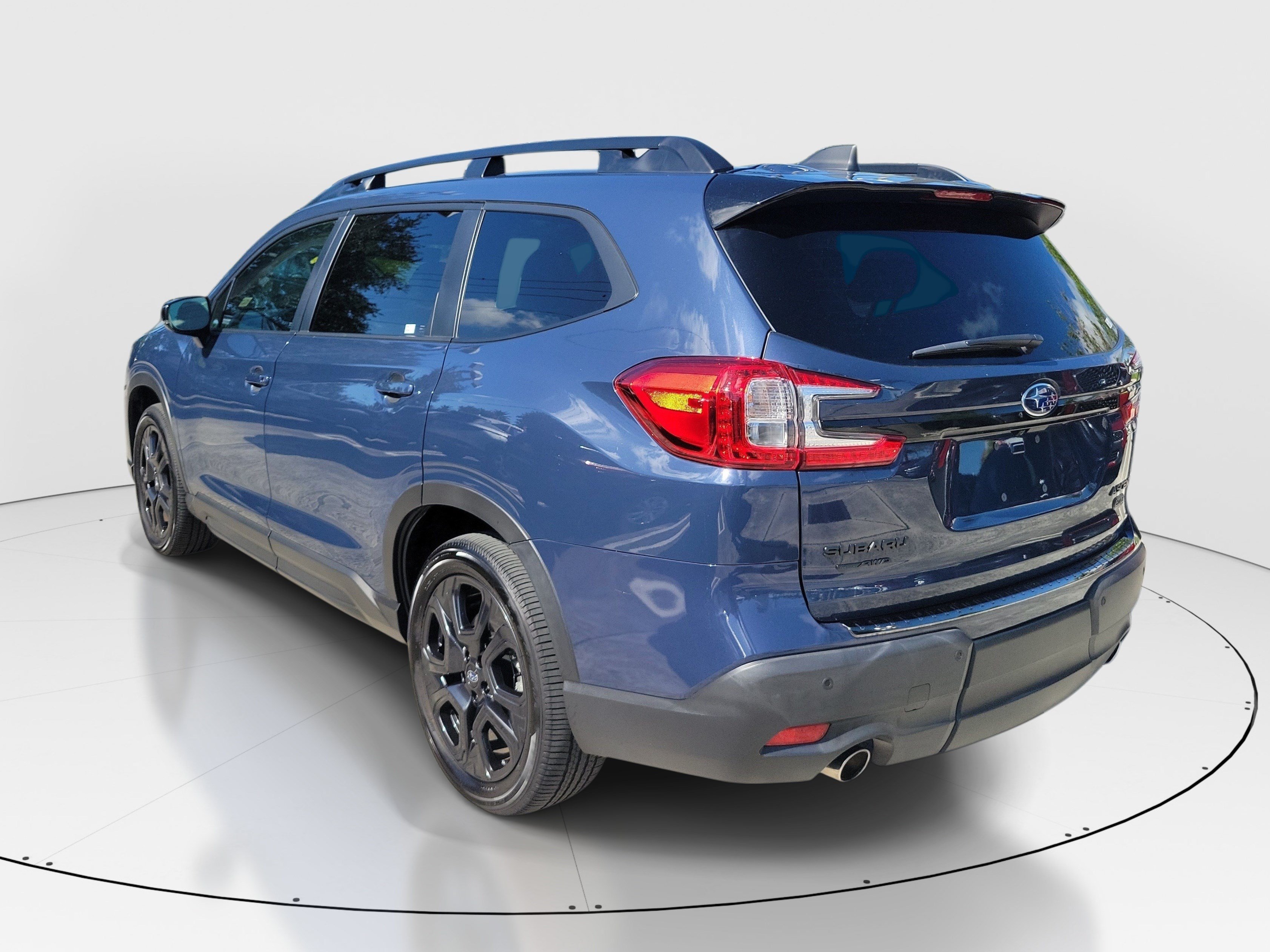Used 2025 Cosmic Blue Pearl Subaru Onyx Edition Touring image 5