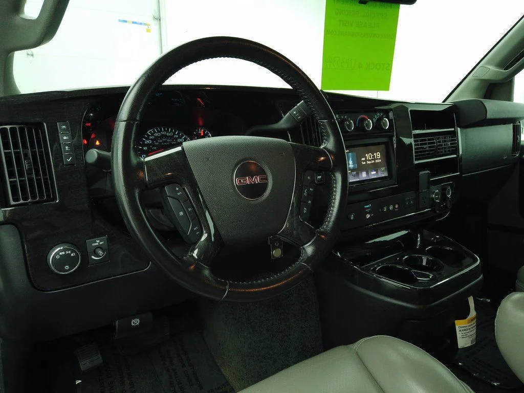 Used 2020 Summit White GMC Explorer Limited SE image 21