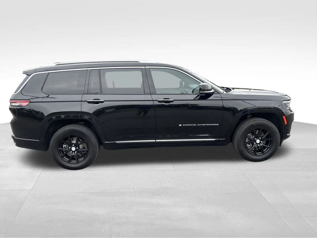 Used 2021 Black Jeep Summit image 8