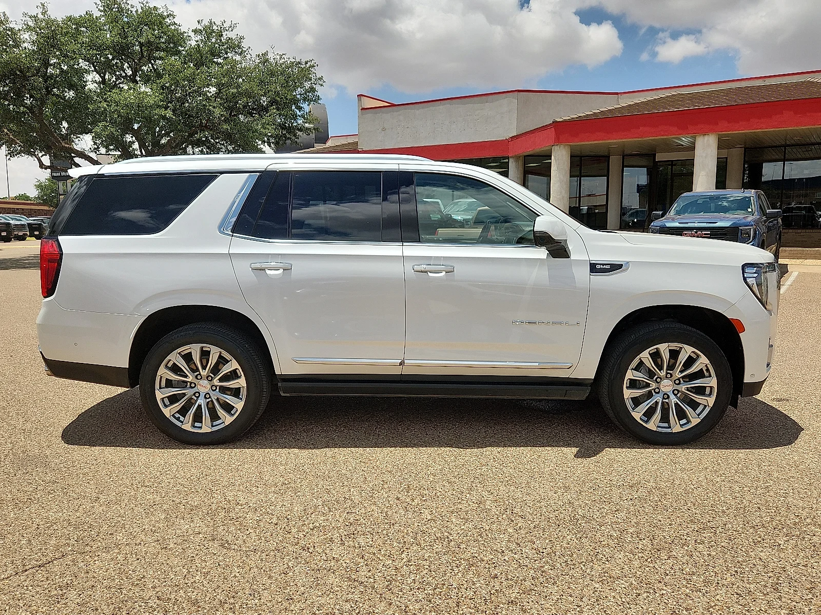 Used 2024 White GMC Denali image 5