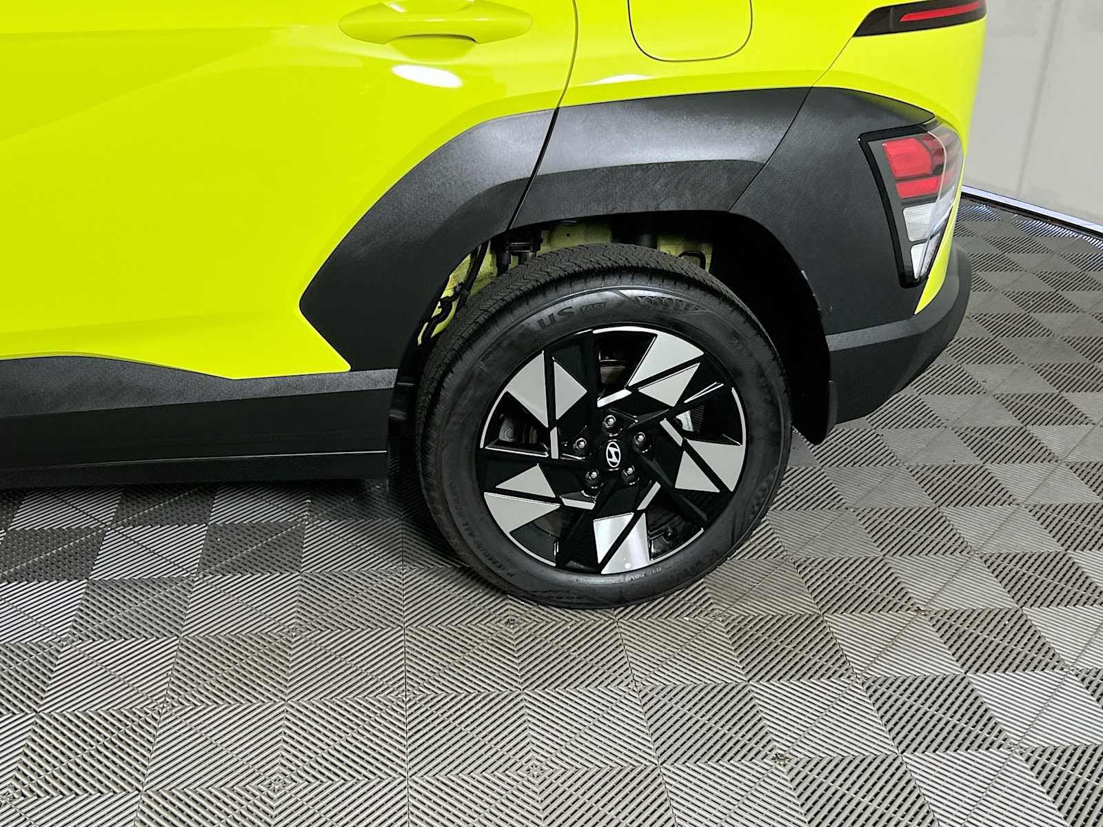 Used 2025 Neoteric Yellow Hyundai SEL Convenience image 28
