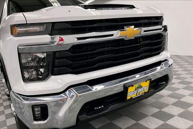 Used 2025 Summit White Chevrolet LT image 33