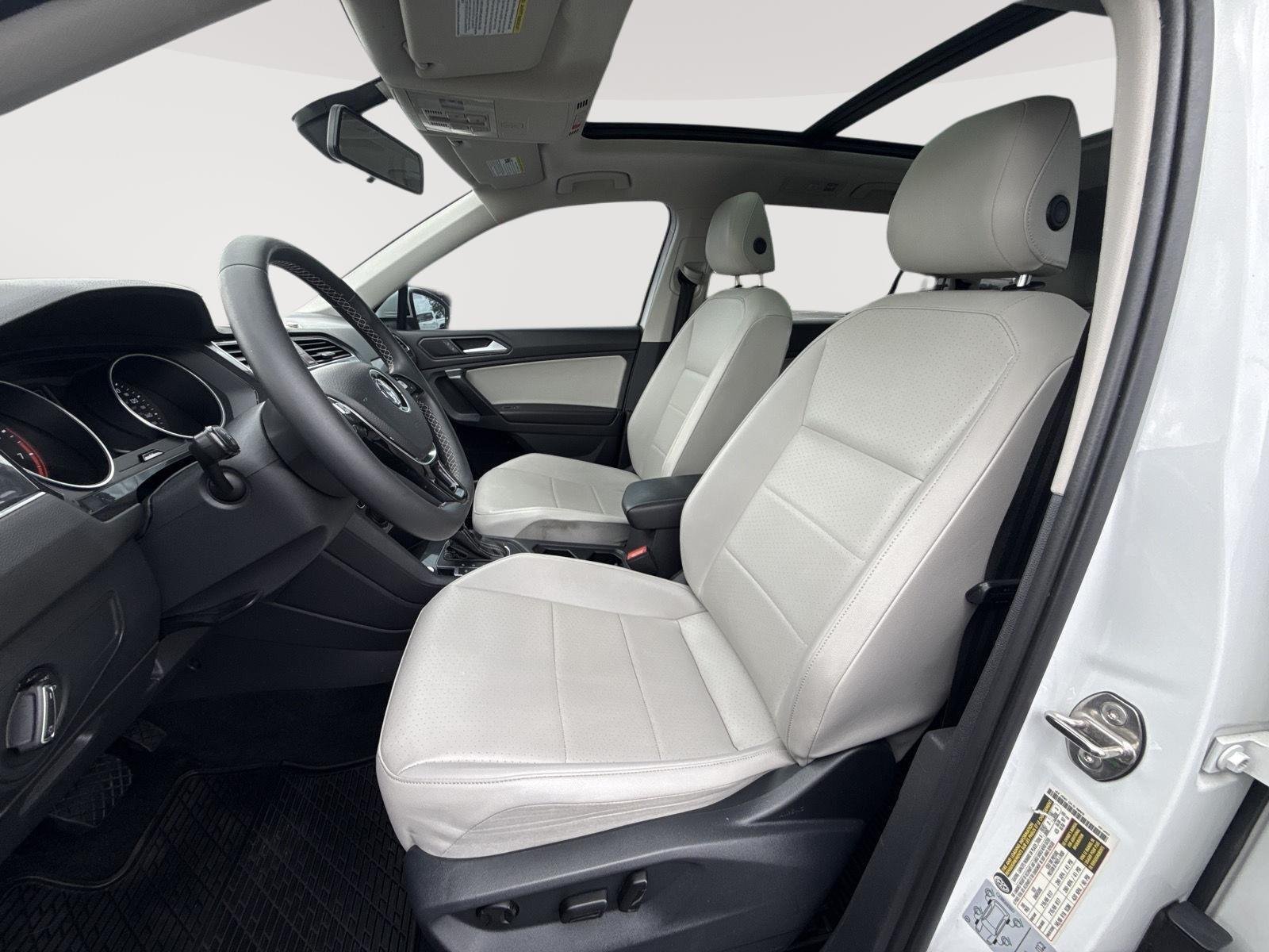 Used 2021 Pure White Volkswagen SE image 3