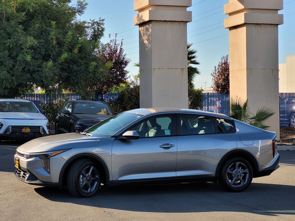 Used 2025 Gray Kia LXS image 7