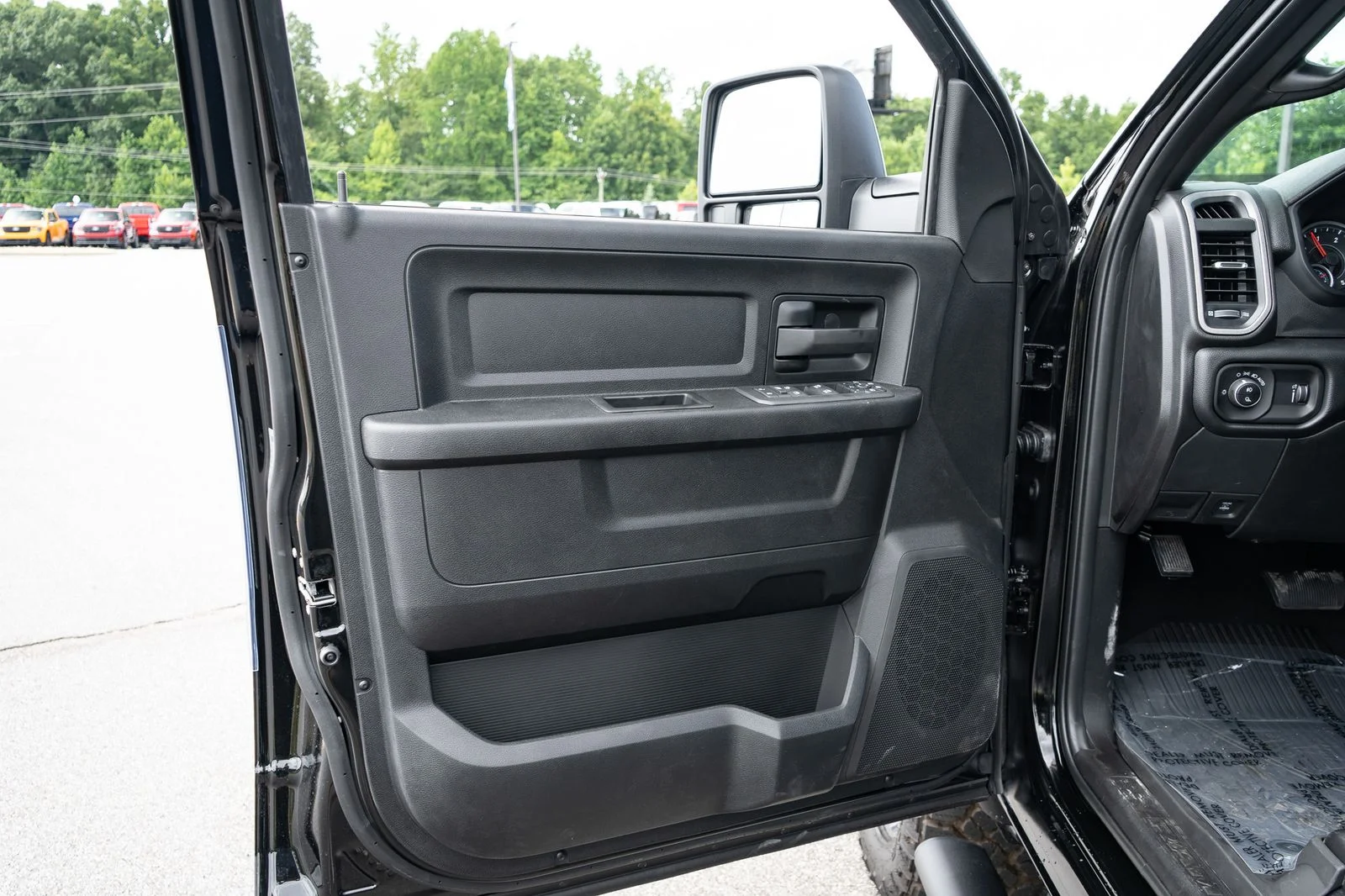 New 2026 Diamond Black Crystal Pearl-Coat Exterior Paint RAM  image 16