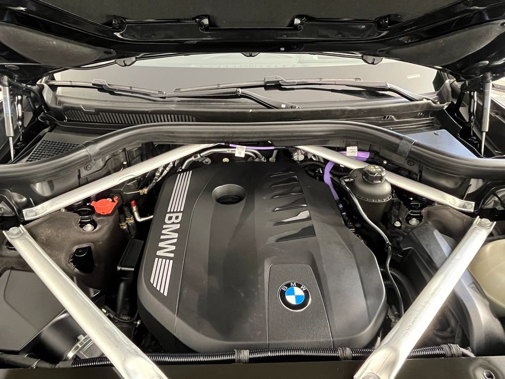 Used 2025 Black BMW xDrive40i image 17