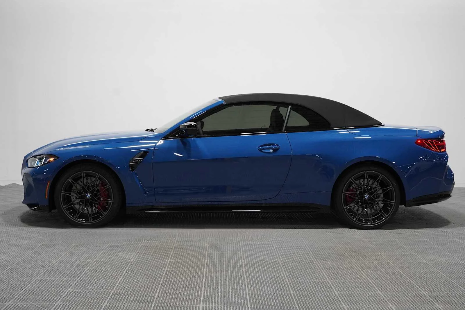 New 2027 Special Order Color BMW Competition xDrive image 3