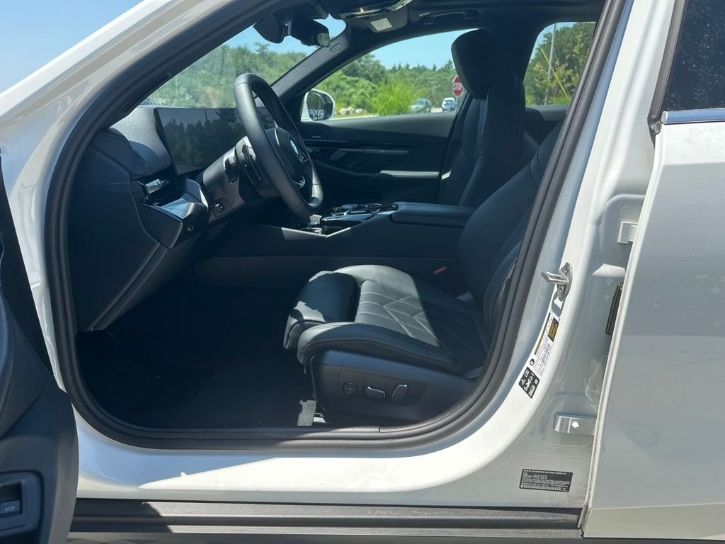 2026 BMW 5 Series 530i - Photo 9