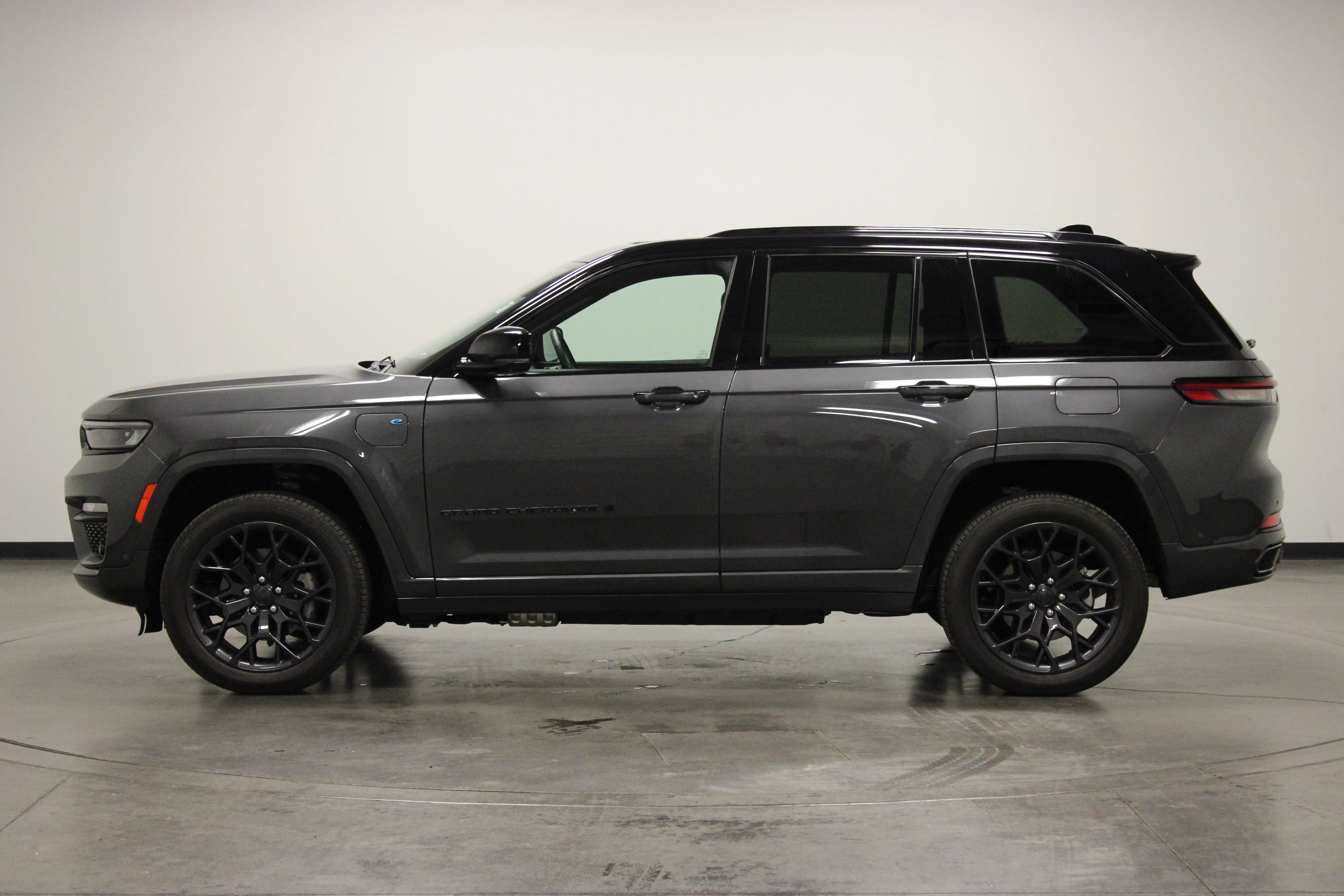 Used 2025 Baltic Gray Metallic Clearcoat Jeep Summit 4xe image 7