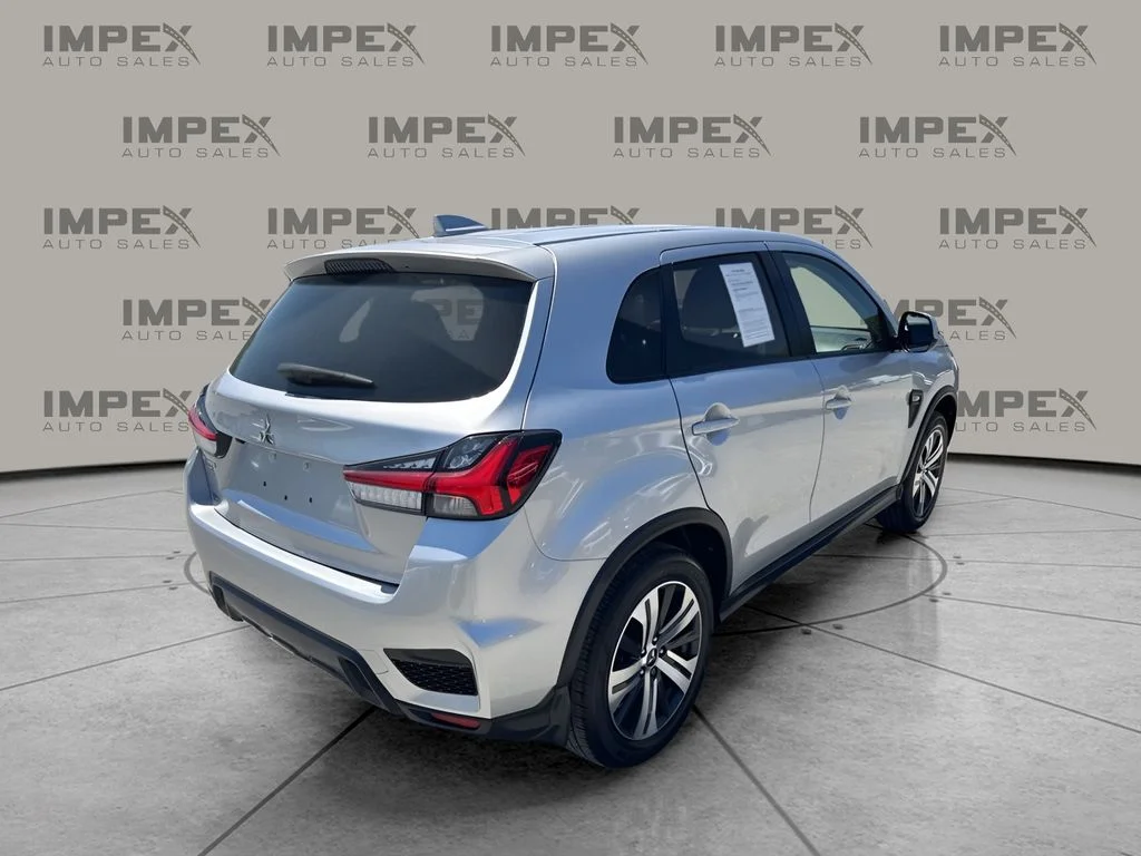 Used 2023 Silver Mitsubishi 2.0 ES image 5