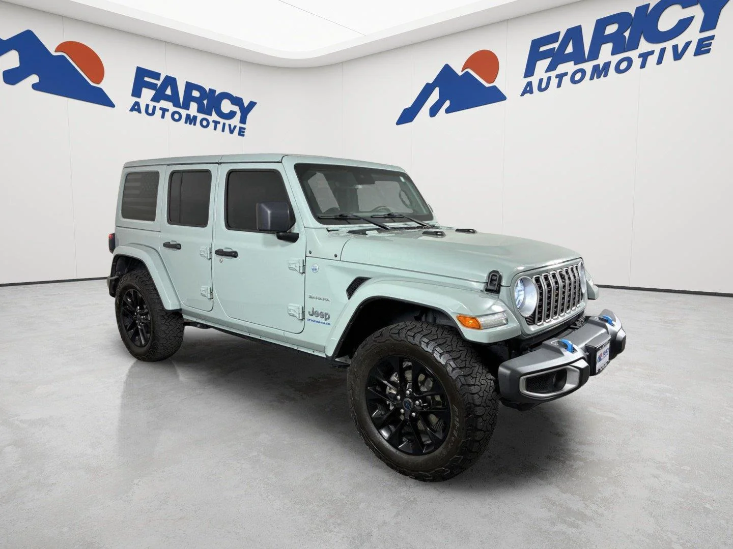 Used 2024 Earl Clearcoat Jeep Sahara image 2