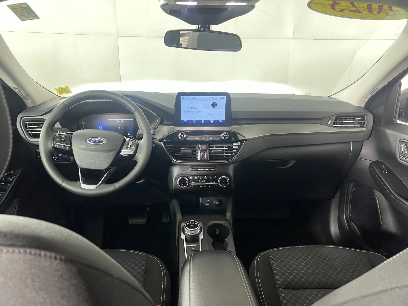 Used 2023 Atlas Blue Ford Active image 2