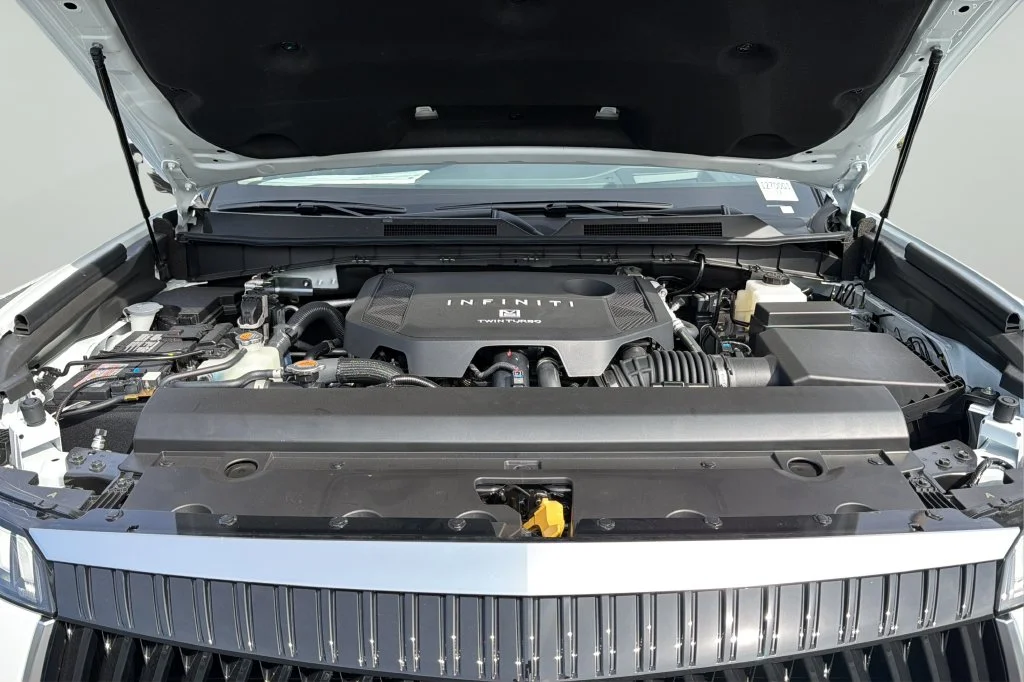 New 2027 RADIANT WHITE INFINITI Luxe 2WD image 9