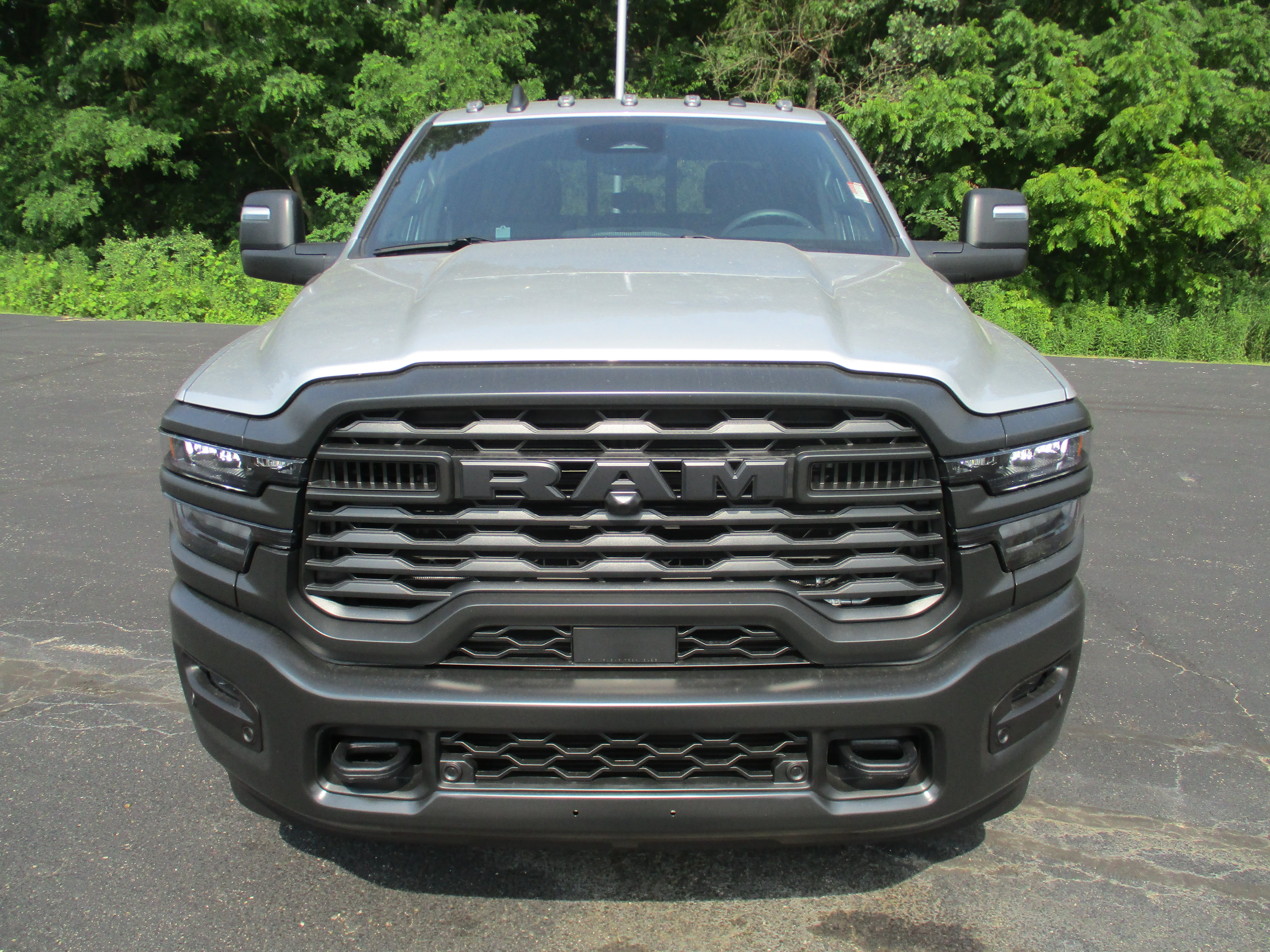 New 2026 Silver-Zynith Exterior Paint RAM Tradesman image 4
