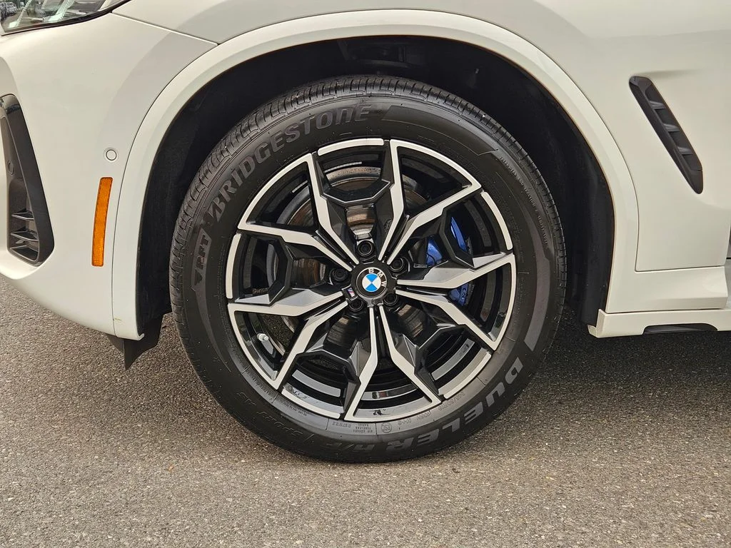 Used 2025 Alpine White BMW M40i image 41