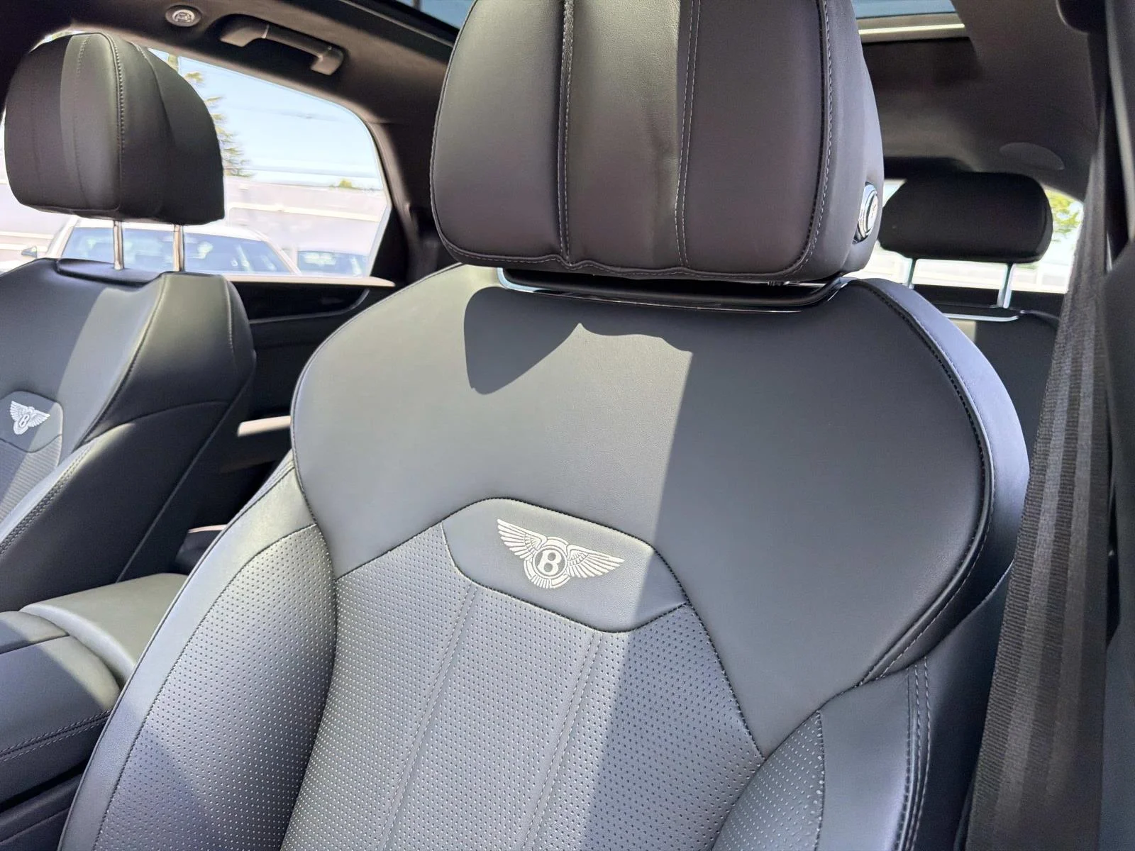 2024 Bentley Bentayga - Photo 21