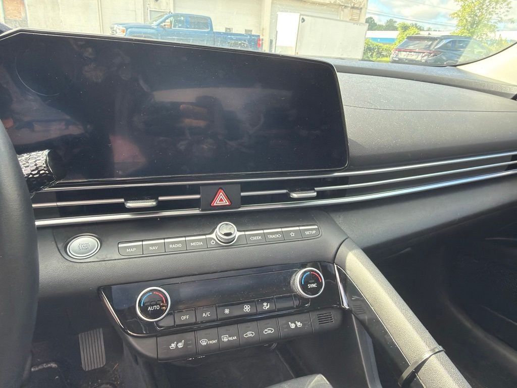 Used 2023 White Hyundai Limited image 10