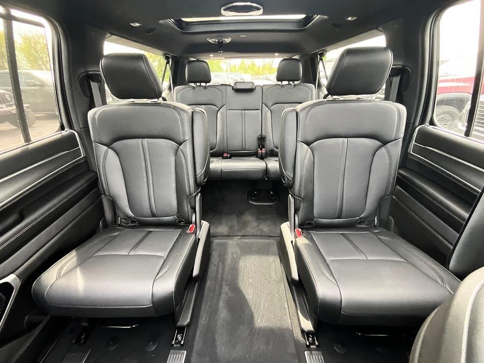 New 2026 Bright White Clear-Coat Exterior Paint Jeep Limited Reserve image 40