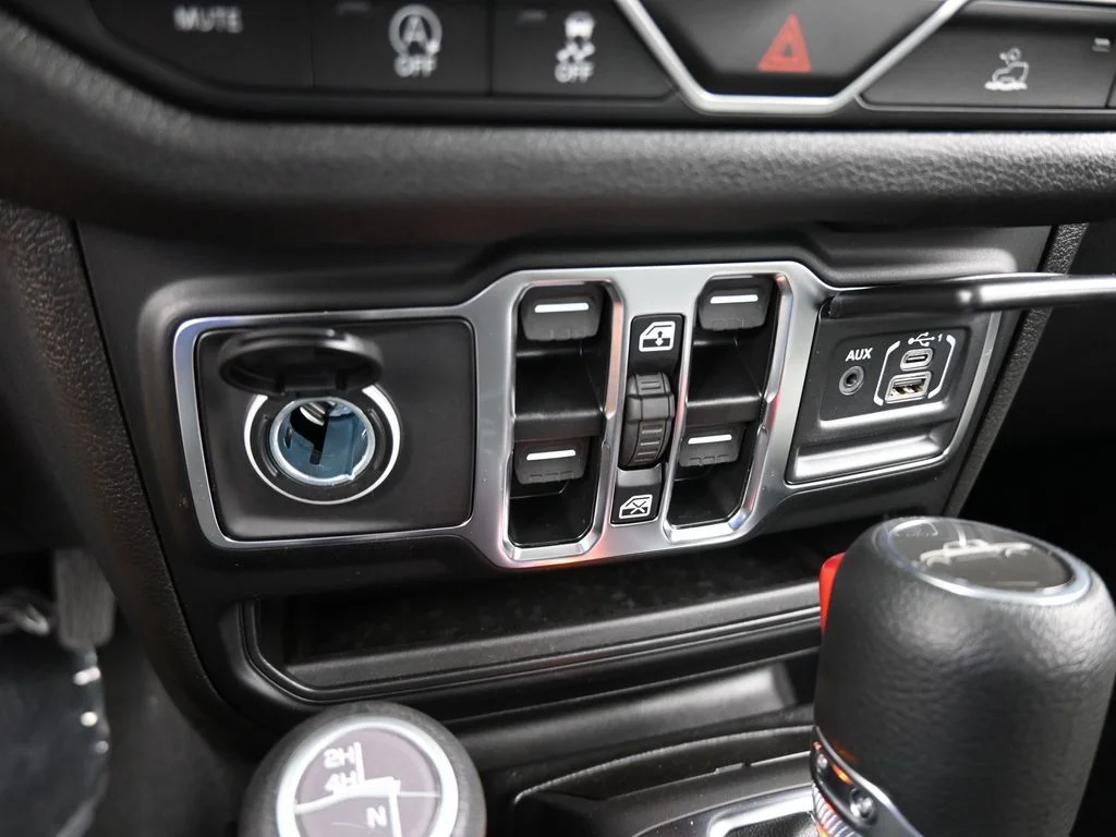 Used 2025 Bright White Clearcoat Jeep Sport image 18