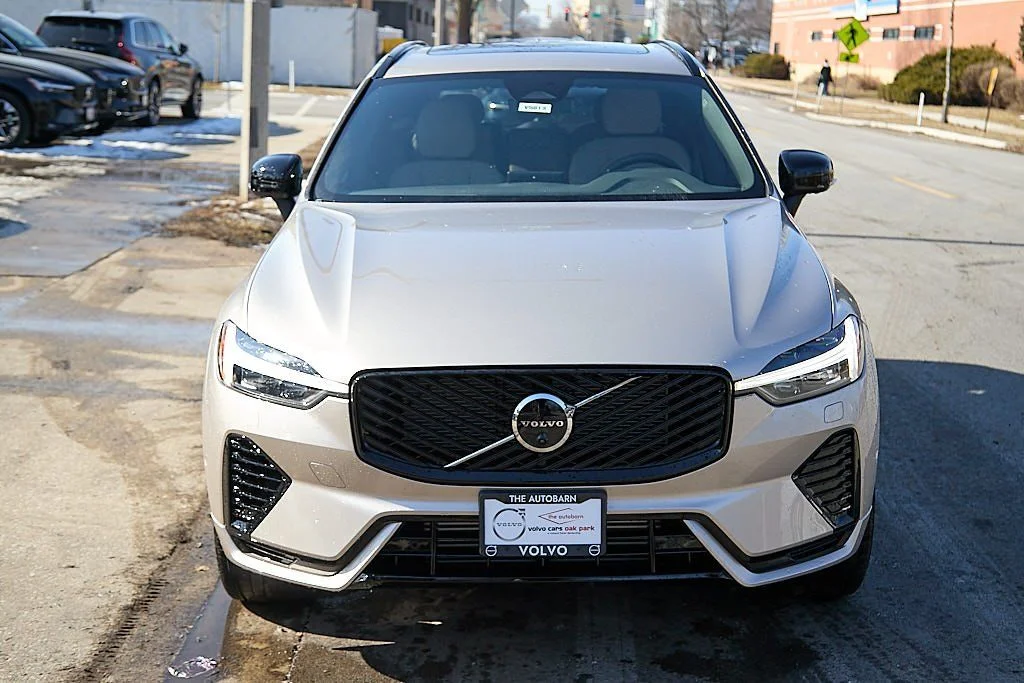 New 2026 Bright Dusk Volvo Plus image 5