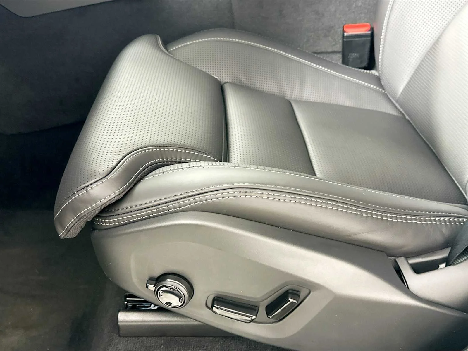 2025 Volvo XC90 Ultra - Photo 17