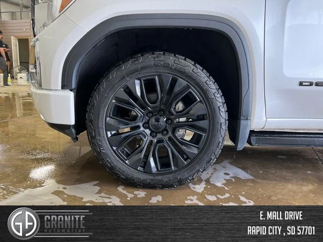 Used 2020 White GMC Denali image 27
