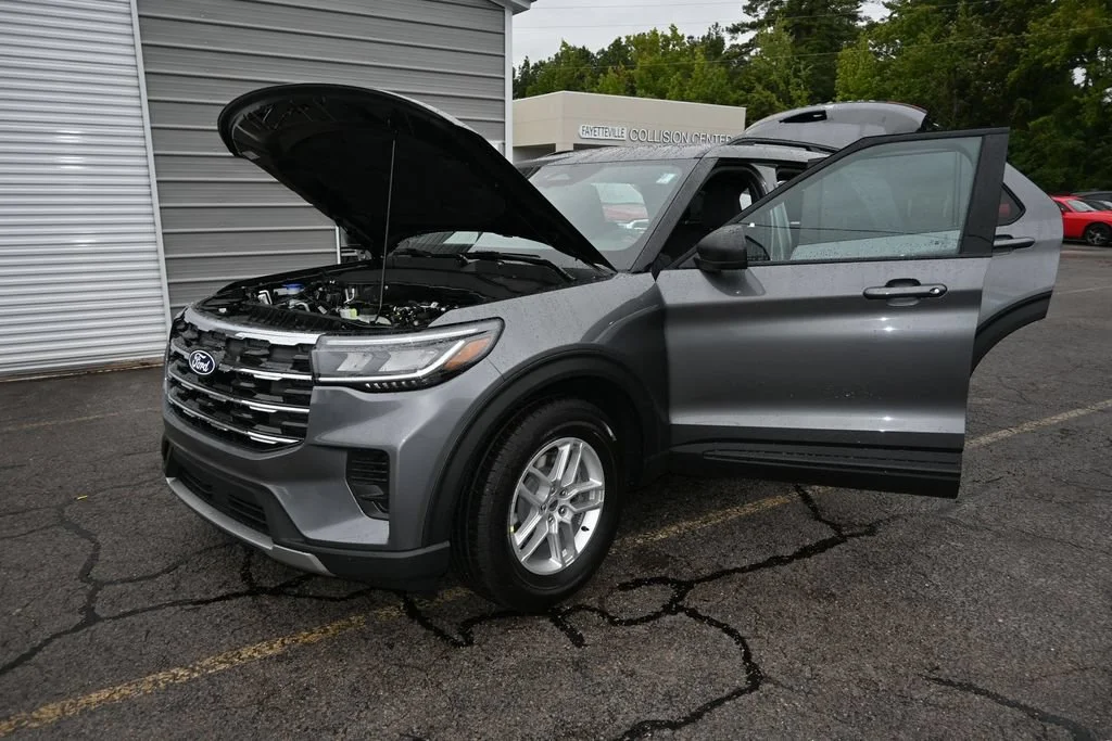 New 2027 Carbonized Gray Metallic Ford Active image 16
