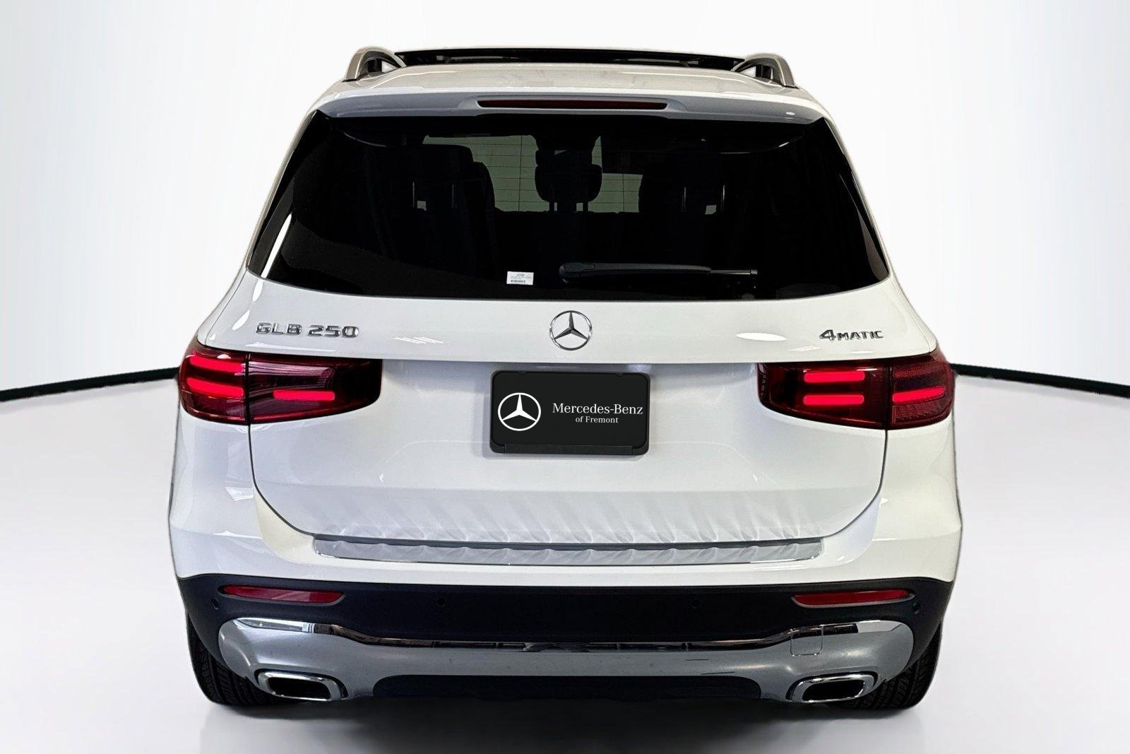 New 2026 Polar White Mercedes-Benz GLB 250 image 6