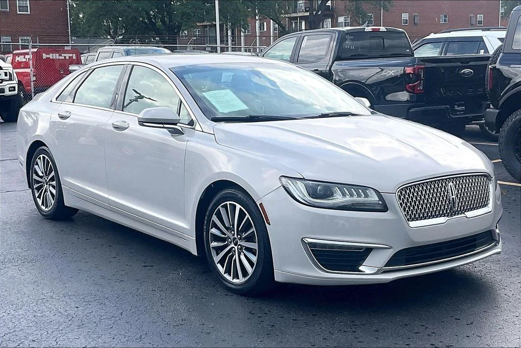 Used 2019 White Lincoln Standard image 33