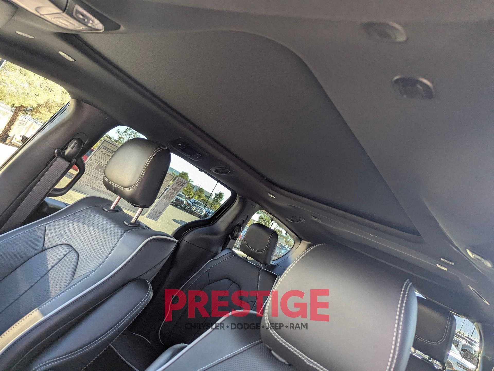 New 2026 Diamond Black Crystal Pearl-Coat Exterior Paint Chrysler Limited image 27
