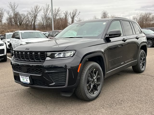 New 2026 Diamond Black Crystal Pearl-Coat Exterior Paint Jeep Altitude image 5