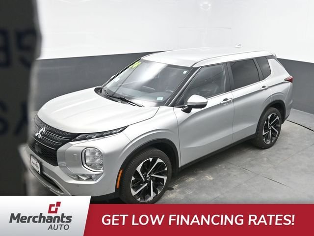 Used 2024 Silver Mitsubishi SE image 26