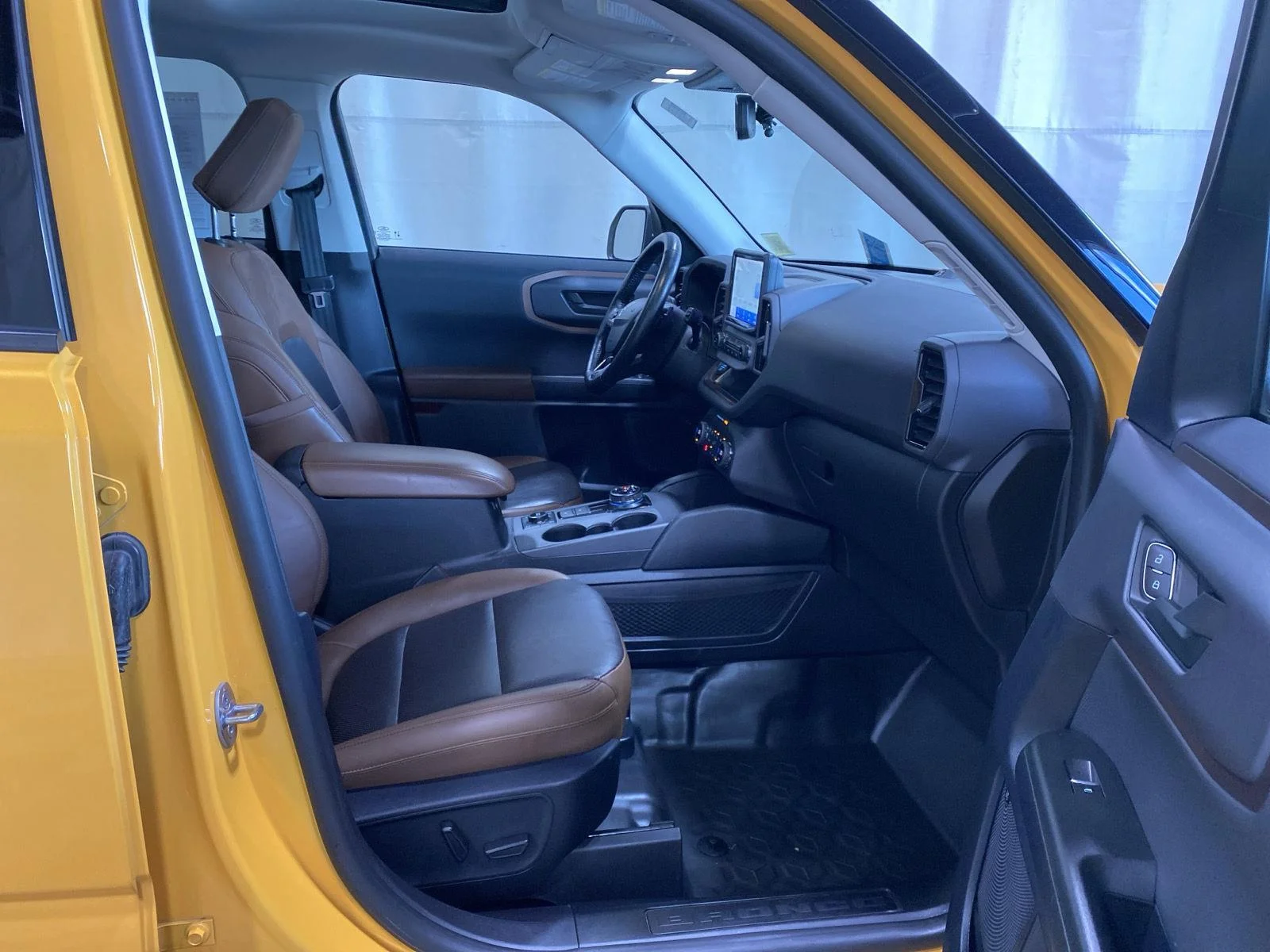 Used 2021 Cyber Orange Metallic Tri-Coat Ford Badlands image 9