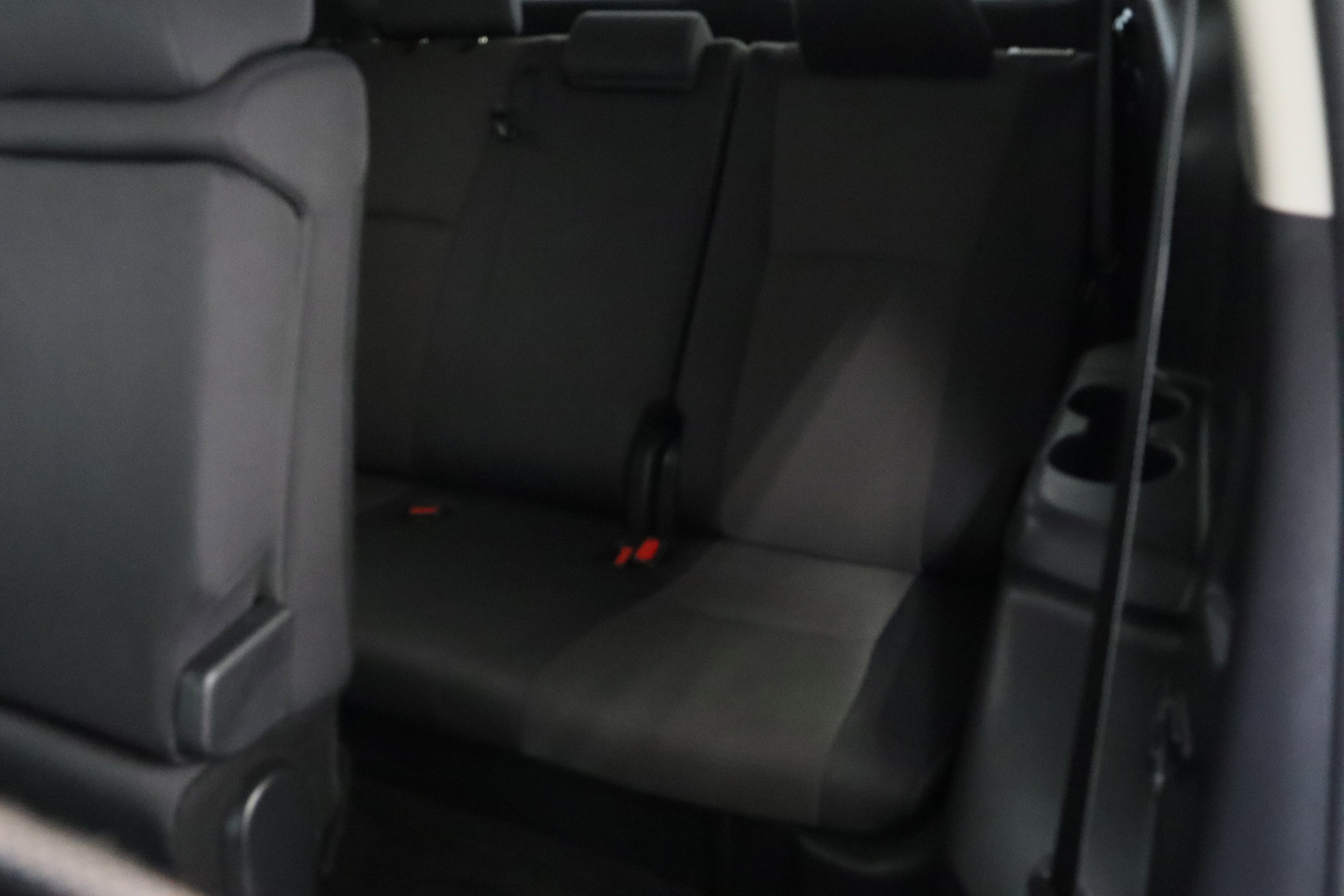 2025 Toyota Highlander LE - Photo 32